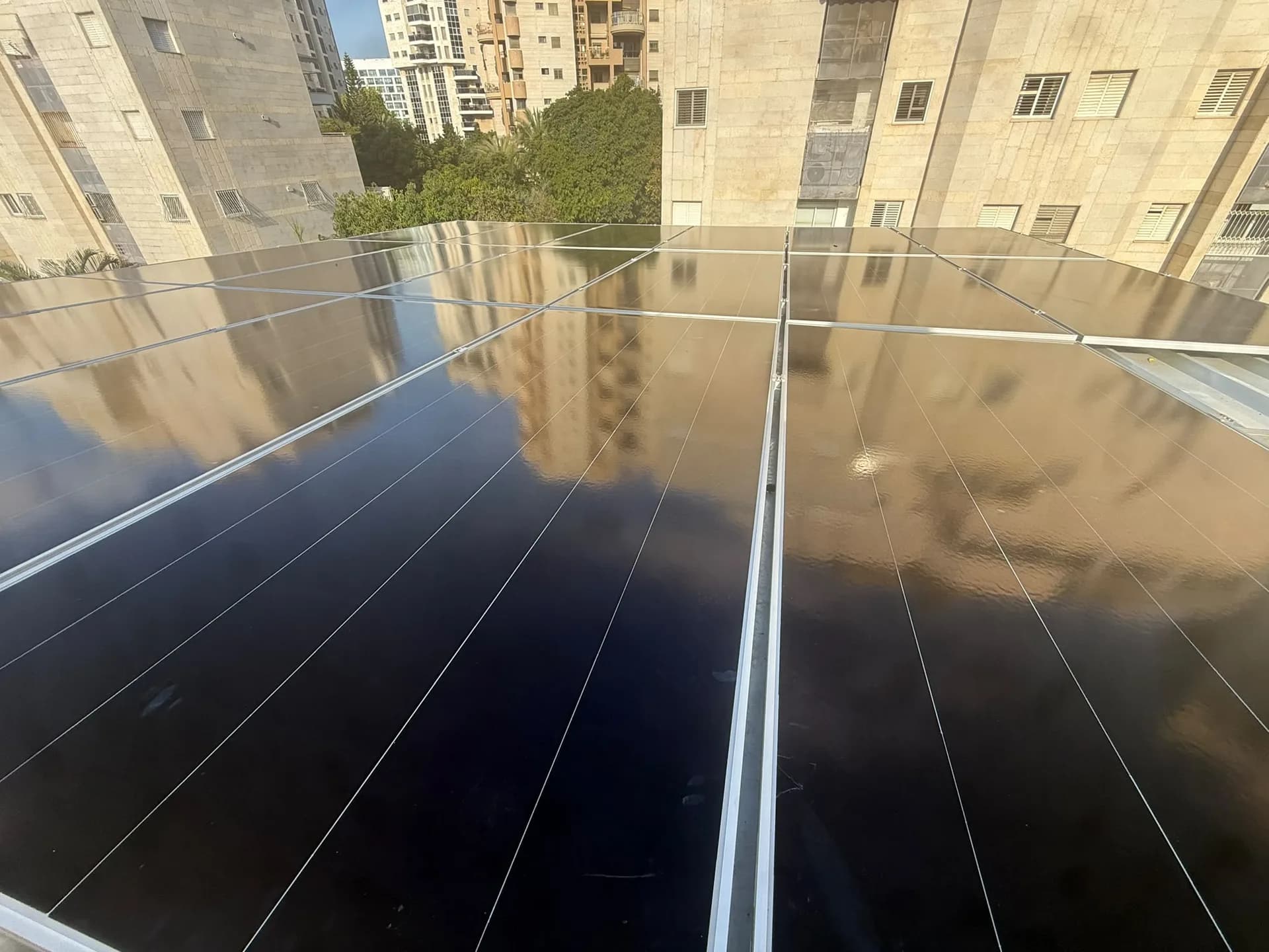 הקמת פרגולה ומערכת סולארית